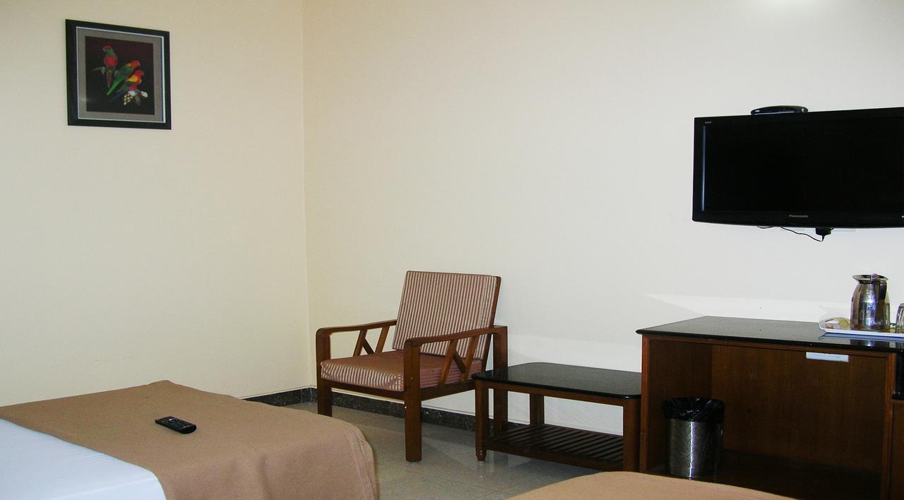 Athidhi Residency Hotel Tirupati Kültér fotó